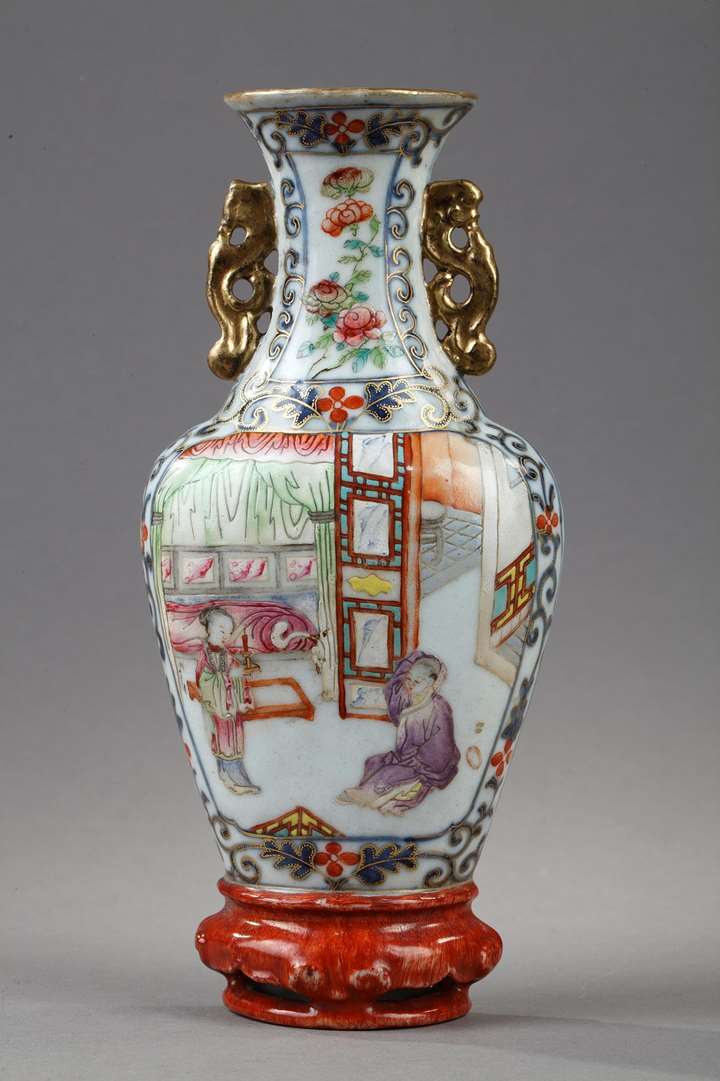 Porcelain wall vase decorated with figures in a pavillon